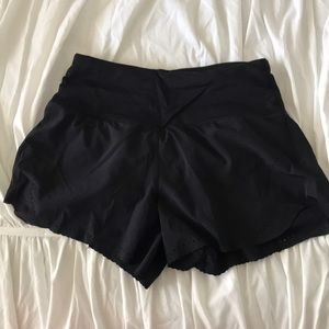 NEVER BEEN WORN LULULEMON SHORTS